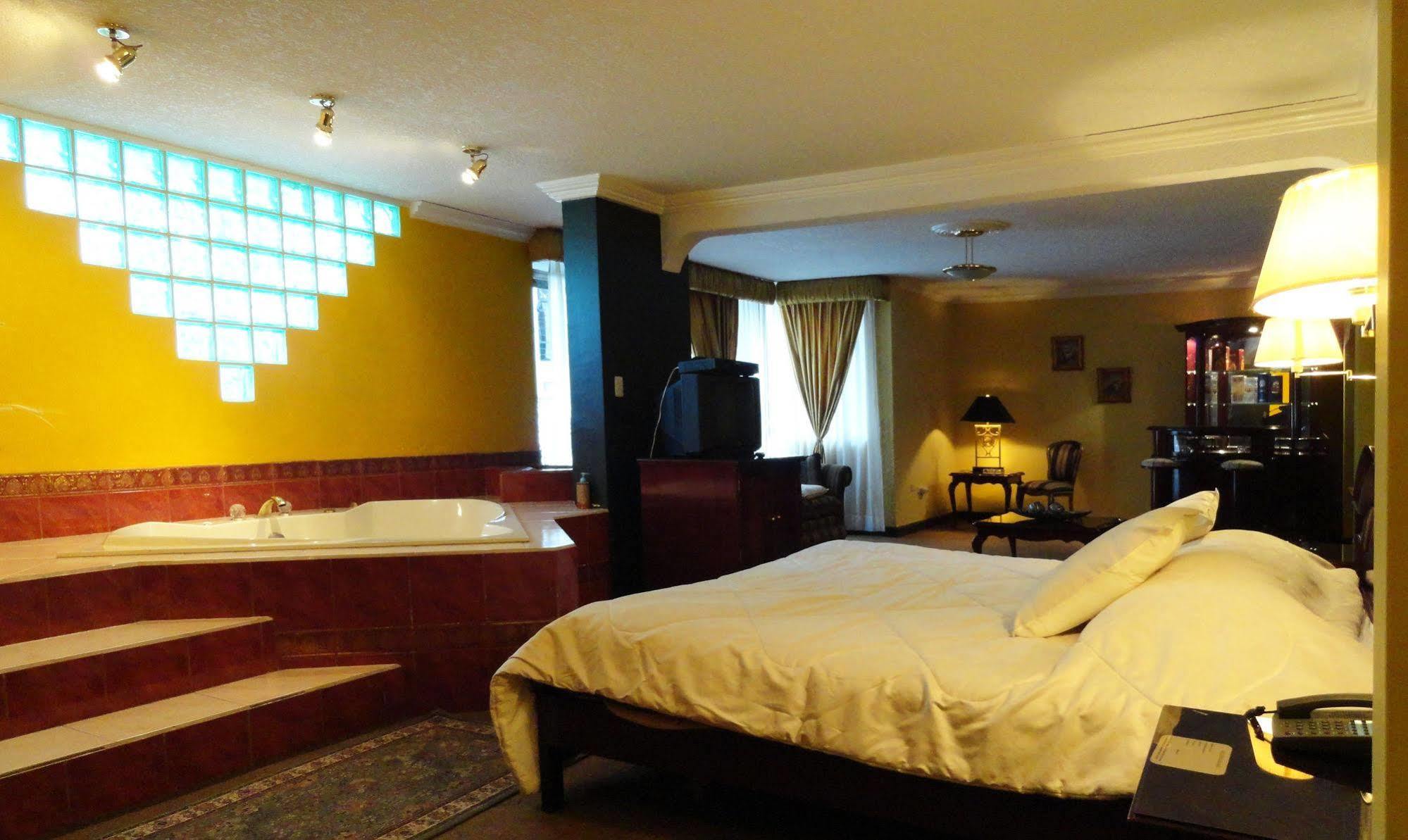 קיטו Hotel Suites Gonzalez Suarez מראה חיצוני תמונה